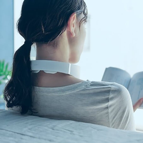 AiMY NECK MASSAGER　ネックマッサージャー（ホワイト）