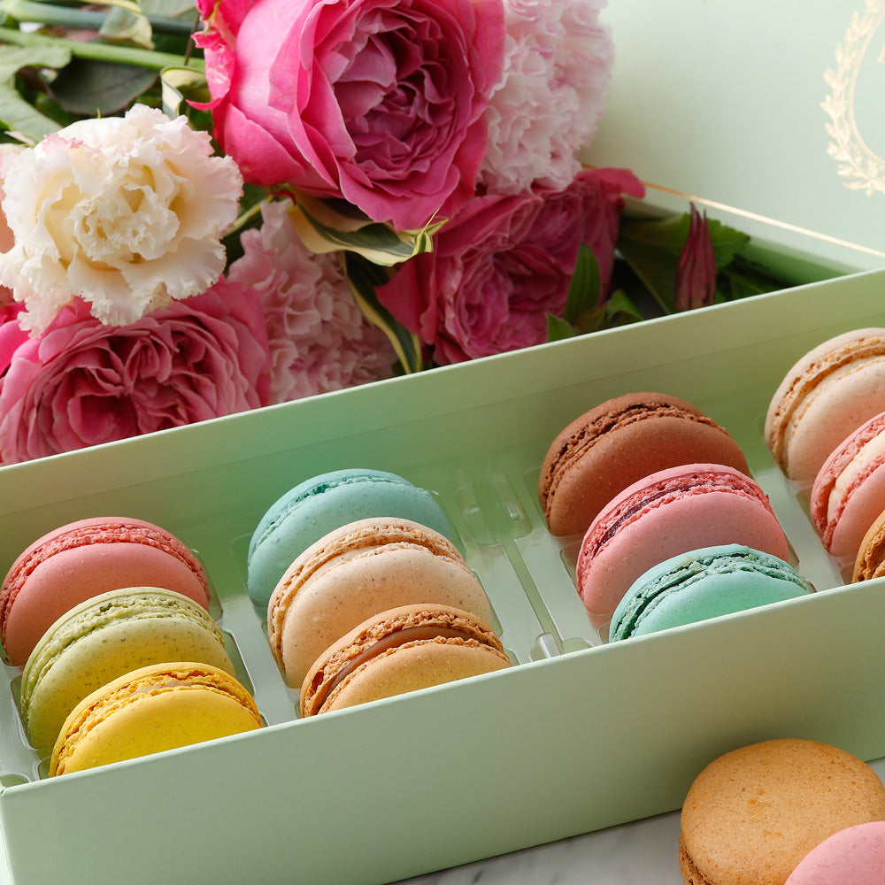 【ギフトカード】LADUREE（ラデュレ）コフレ・ アンタンポレル マカロン12個入り